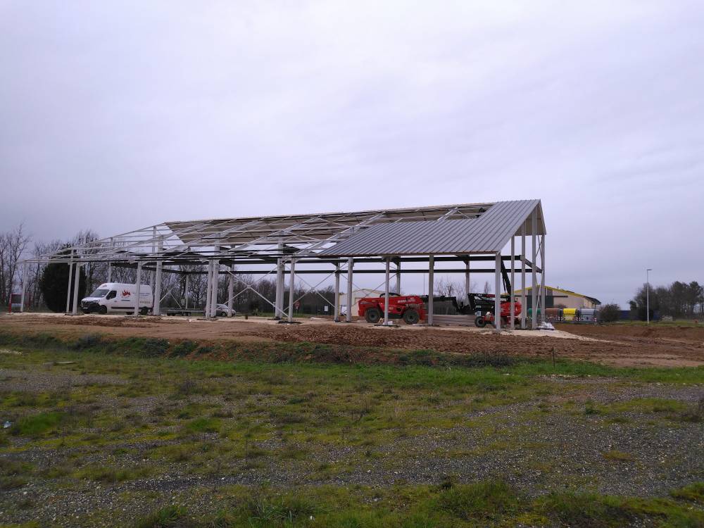 Pose de couverture paneaux sandwich de 80 Crifer.jpg